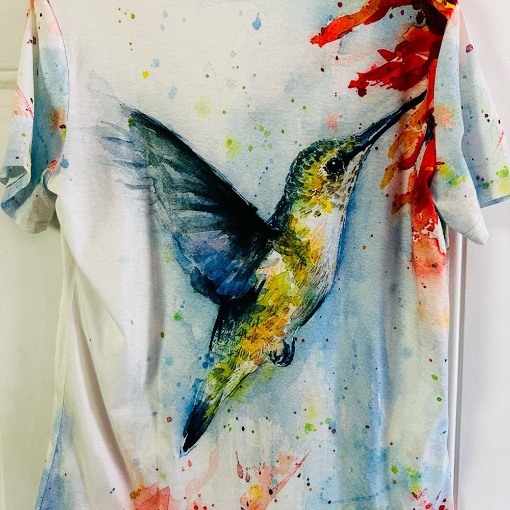 Colorful Graphic Hummingbird V-Neck T-Shirt Sz M - Picture 4 of 4